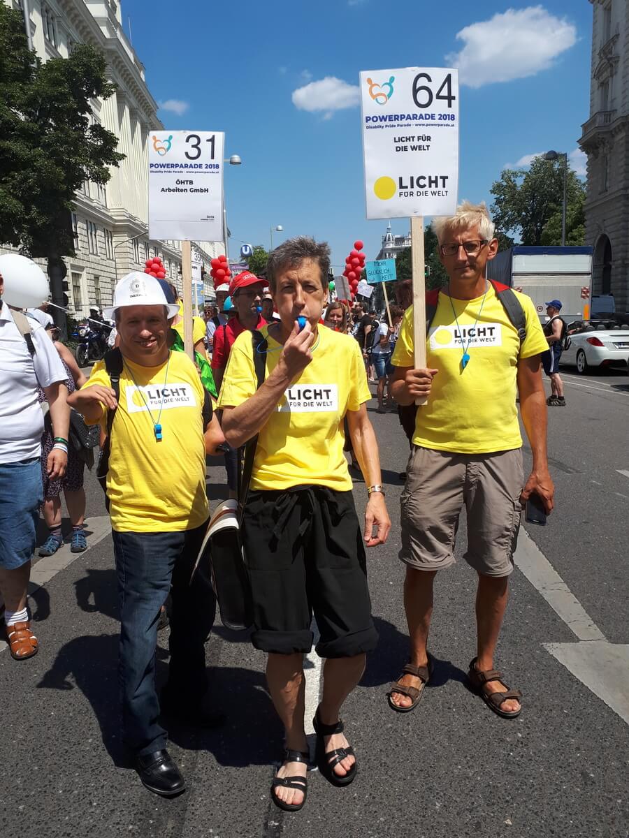 Johanna Mang bei der Power Parade in Wien, mit der ein Bewusstsein für Menschen mit Behinderung geschaffen werden sollte