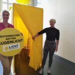 Theresa Binder und Sabine Prenn vor dem Lichtkorridor - Credit: Licht für die Welt