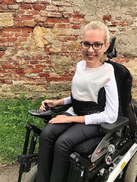 5 Christina Holmes ist Talent Alumni von MyAbilities