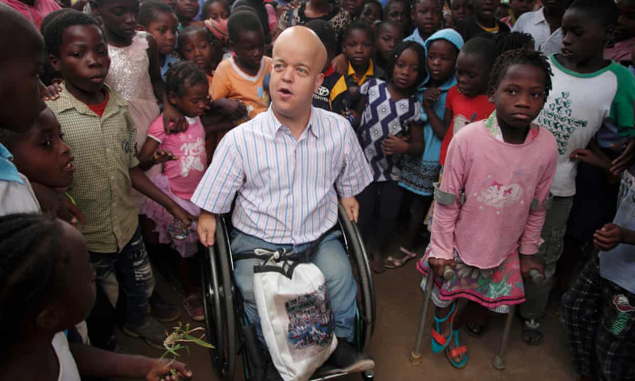 Light for the World Chair Tom Shakespeare from 2017 in Mozambique. Tom can be seen next to Marta, an eleven year old girl attending a school which receives Light for the World's support. 